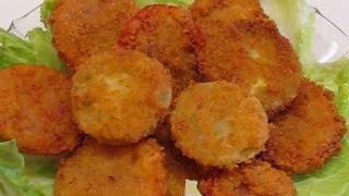 Bettys DeepFried Green and Ripe Tomatoes [upl. by Sallee771]