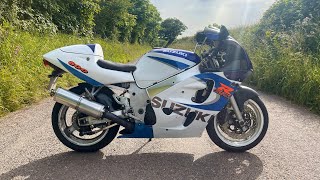 Suzuki GSXR 600 SRAD Walkaround Art Exhaust Sound [upl. by Ahsrav]