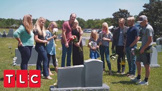 The Family Reunites at Joshua Plaths Gravesite  Welcome to Plathville [upl. by Euqor253]