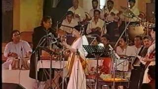 Lata Mangeshkar  Aye Mere Watan Ke Logo Live Performance [upl. by Rustice]